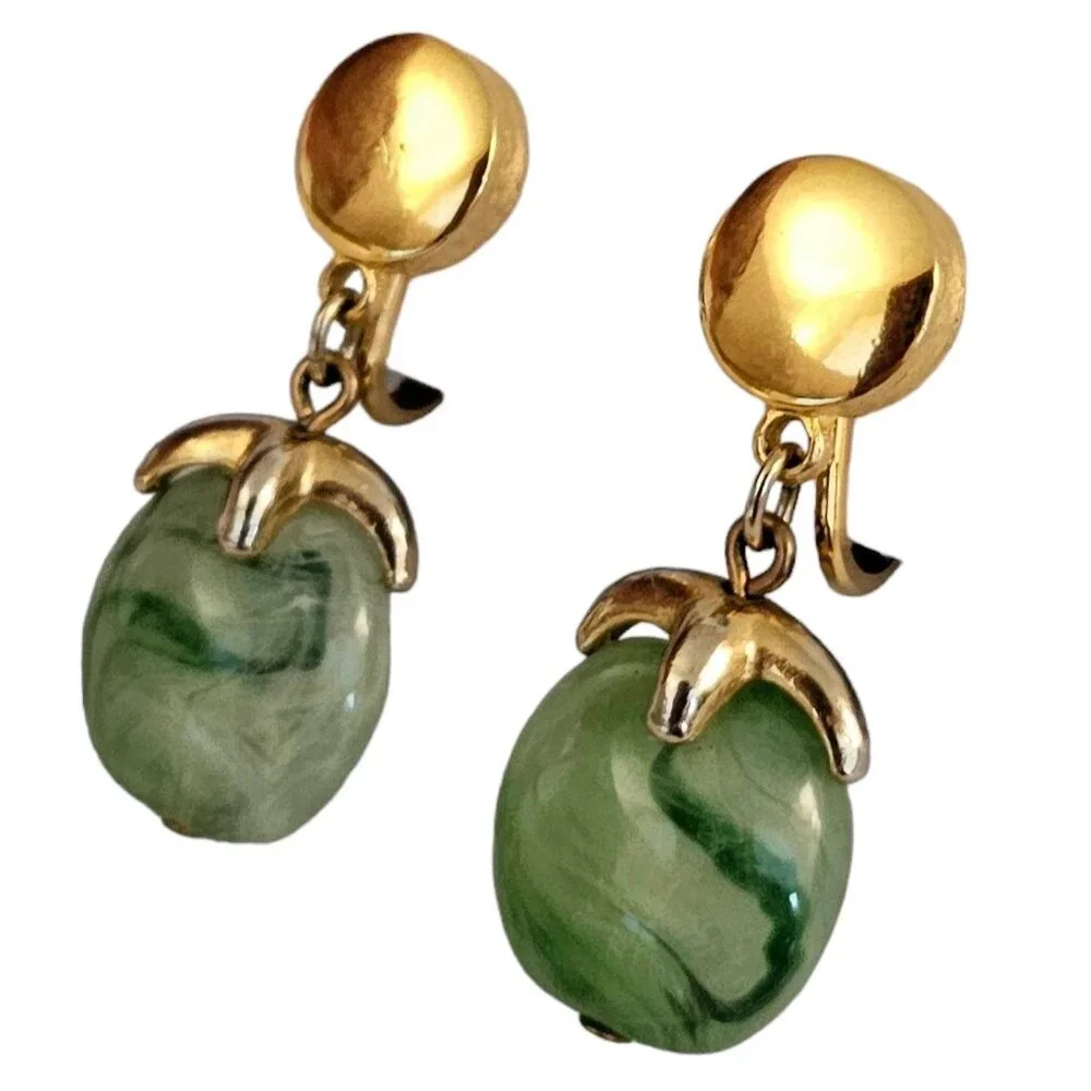 Trifari Gold Tone Green Marbled Resin Lucite Dangle Clip-On Earrings, Signed L82 - Picture 3 of 10